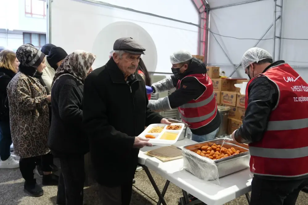 Keçiören'de Ramazan İftar Sofralarında Günlük 12 Bin Kişiye Yemek Servisi