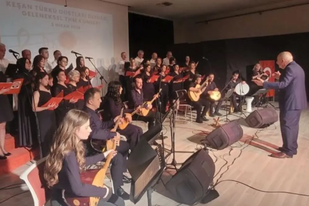 Keşan Türkü Dostları Edirne'de 28 Eserlik Konser Verdi