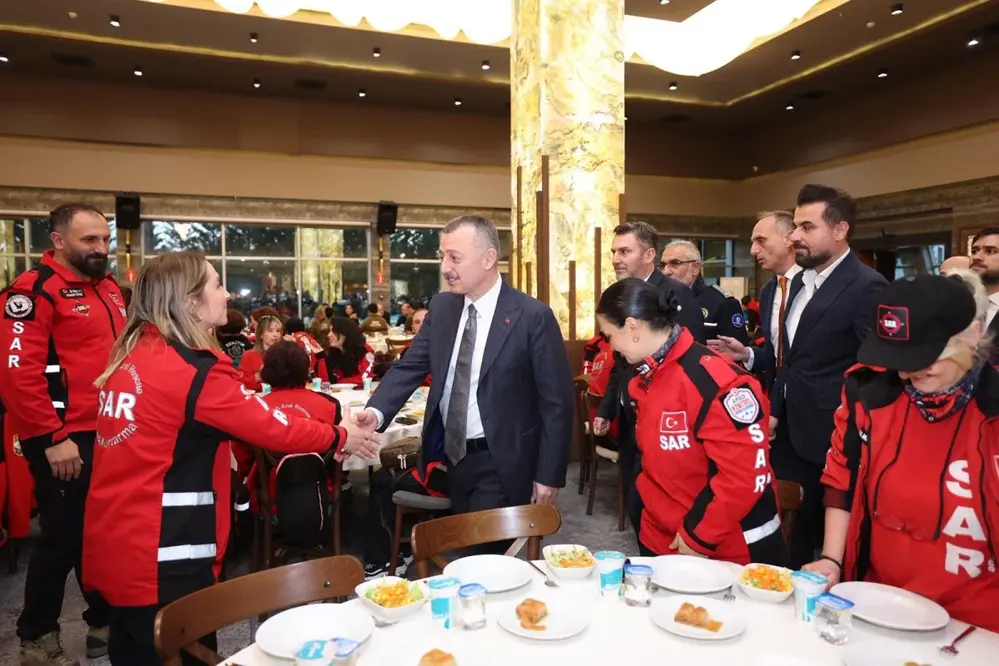 Kocaeli Büyükşehir Belediye Başkanı Büyükakın, Afet Gönüllüleriyle İftar Programında Buluştu