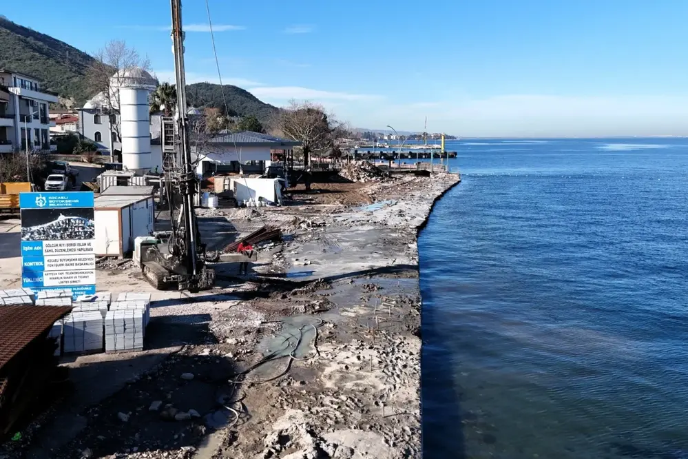 Kocaeli Gölcük Ulaşlı Sahili'nde Dalga Kırıcı Set İnşaatı Başladı