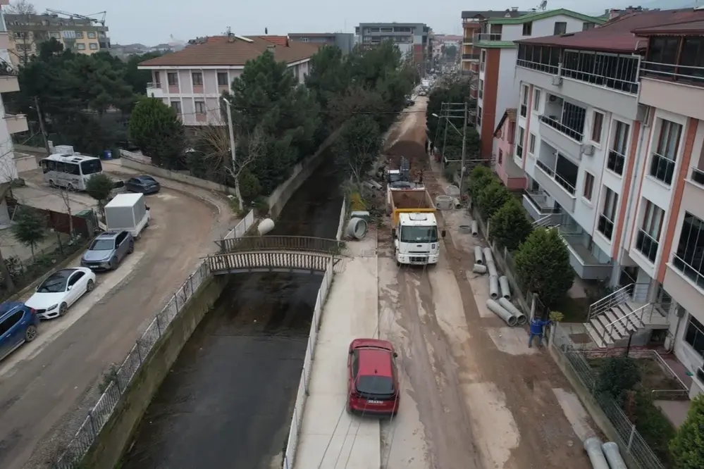 Kocaeli Körfez'de 11,5 Kilometre Yol ve Kaldırım Yenileme Çalışmaları Devam Ediyor