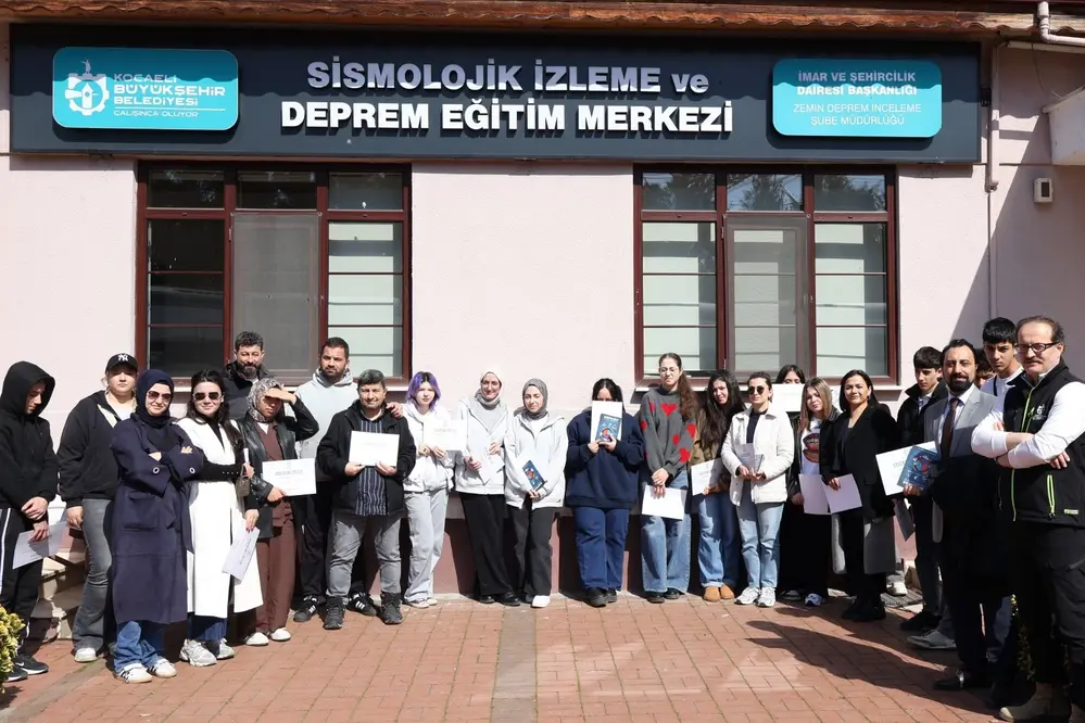 Kocaeli'nde Öğrenciler Gerçekçi Deprem Tatbikatı ile Deprem Bilinci Edindi