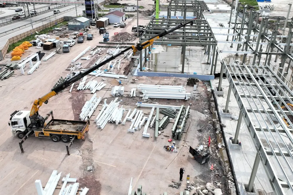 Kocaeli Sosyal Yaşam Merkezi İnşaatında Çelik Montaj Çalışmaları Tamamlandı