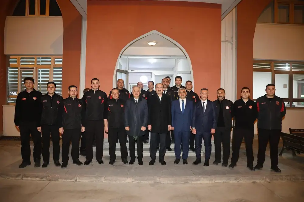 Konya Büyükşehir Belediye Başkanı Altay, Meram'da Otobüs ve İtfaiye Personeliyle Buluştu