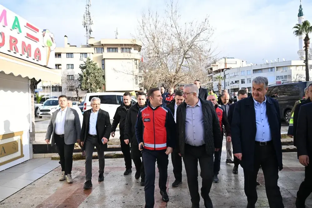 Lodos Fırtınası Sonrası Balıkesir Körfez Bölgesi'nde Başkan Akın Hasar Tespit Çalışmalarını İnceledi