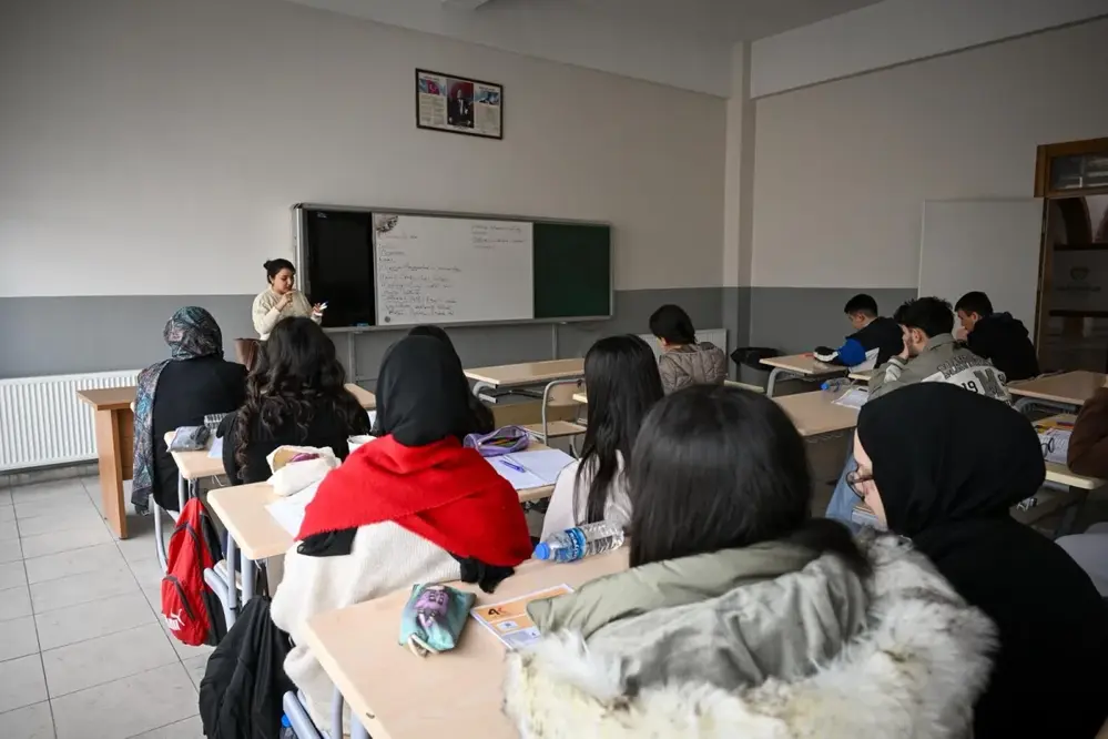 Malatya Büyükşehir Belediyesi Gençlere Ücretsiz Ders Desteği Sağlıyor