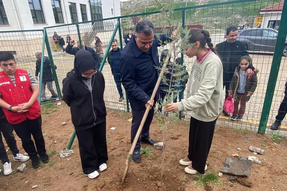 Malatya’da Sıfır Atık Günü Etkinliğinde Eğitimler ve Fidan Dikimi Gerçekleştirildi