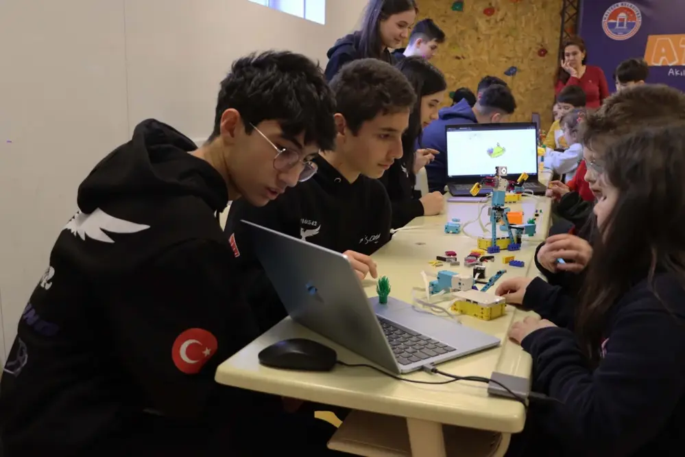 Maltepe'de Çocuklara Ücretsiz Robotik Kodlama Atölyesi Düzenlendi