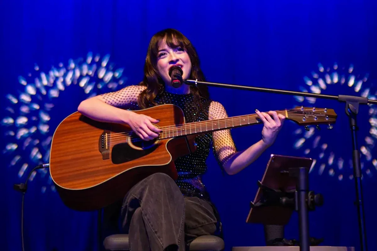 Melis Fis Tarihi Yazdı: 1 Yılda 81 İlde Sahne Alan İlk Kadın Müzisyen!