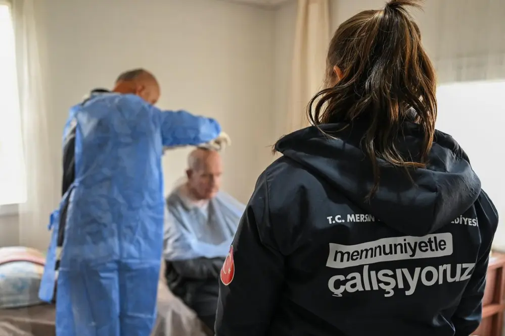 Mersin Büyükşehir Belediyesi Evde Sağlık ve Bakım Hizmetleri 13 İlçede Devam Ediyor
