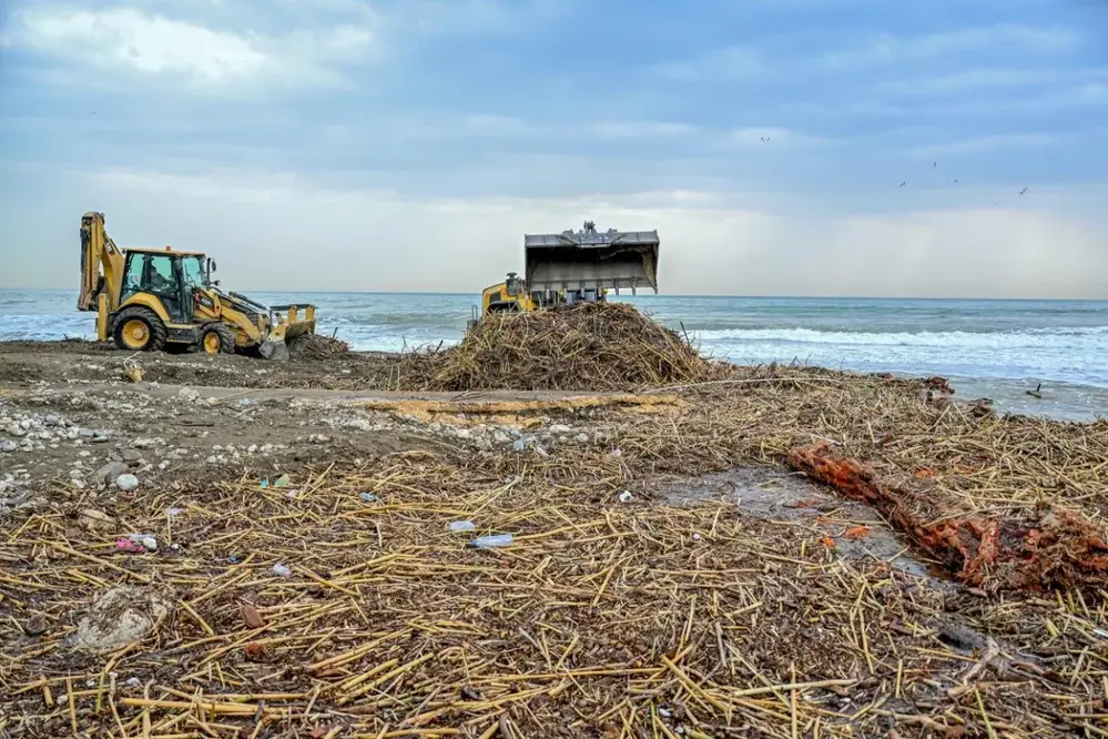 Mersin Büyükşehir Belediyesi Sel Sonrası Temizlik Çalışmalarını Sürdürüyor
