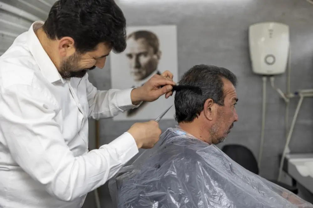 Mersin Büyükşehir Mobil Kuaför ile Bayram Öncesi Kapıya Hizmet Götürüyor