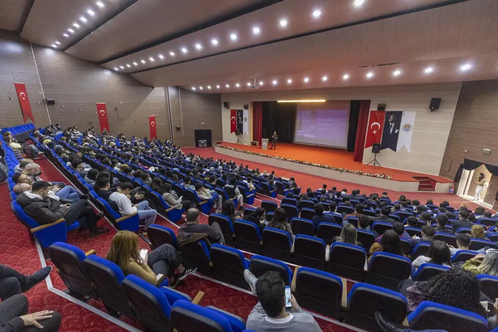 Mersin'de YKS Öğrencilerine Meslek Rehberliği Semineri Düzenlendi