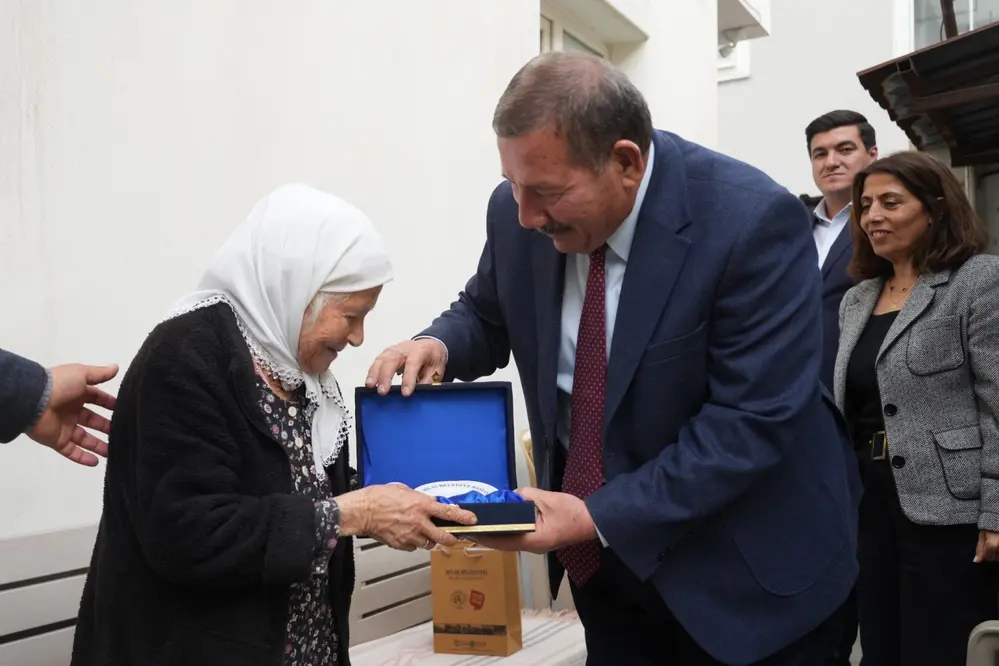Milas Belediye Başkanı Topuz, Yaşlılara Ziyaret Gerçekleştirdi
