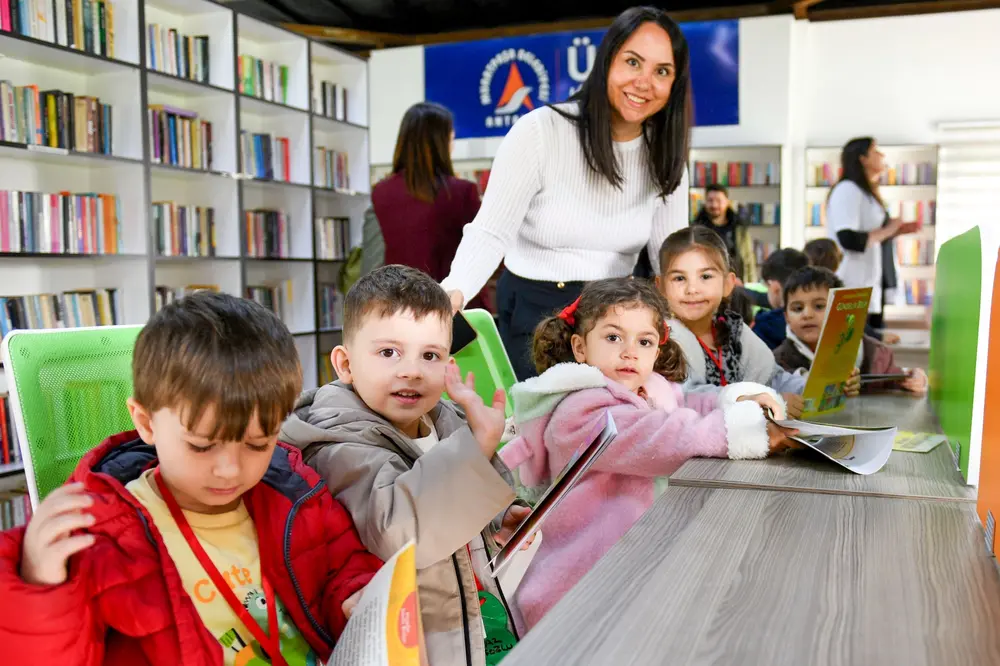 Muratpaşa’da Çocuklar Kütüphane Haftası Çerçevesinde Kütüphaneyi Ziyaret Etti