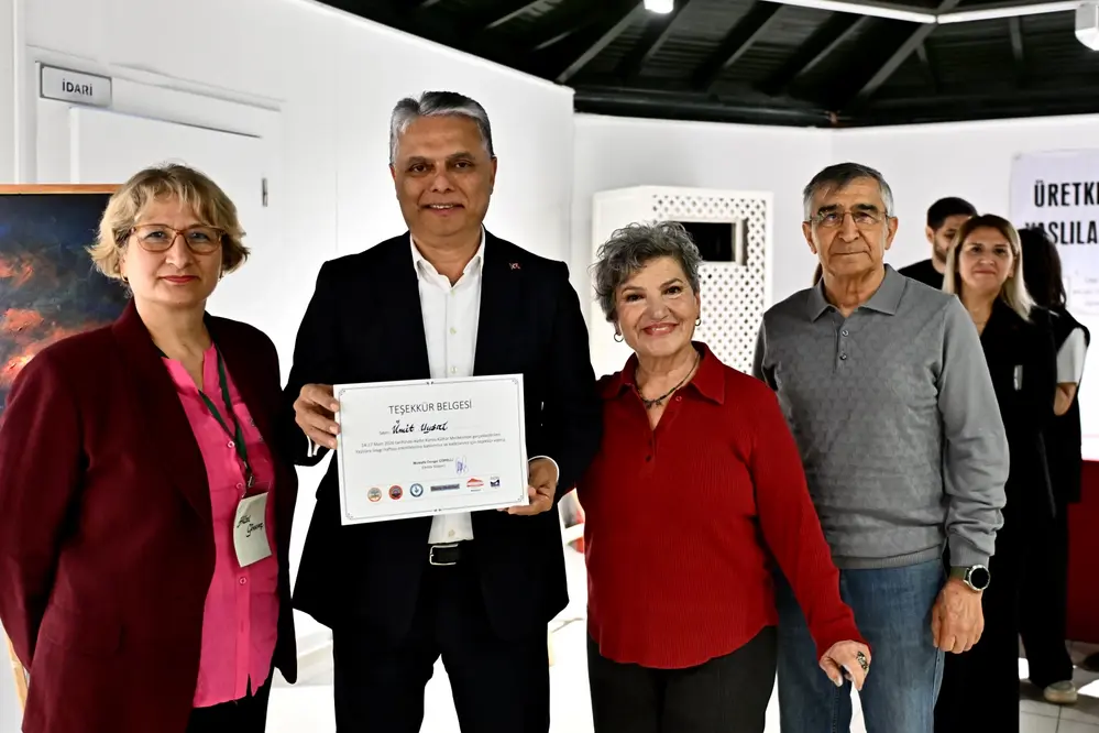 Muratpaşa'da Yaşlılara Saygı Haftası Etkinliği: Sergi ve Kermes Düzenlendi