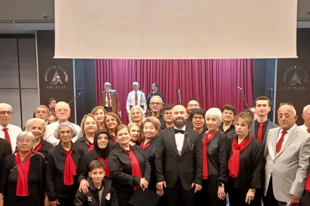 Muratpaşa Yaşlı Evleri Üyeleri Anadolu Türküleri Konseri Düzenledi