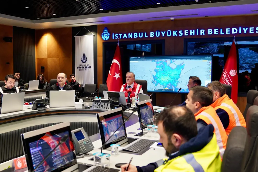 Nuri Aslan AKOM'da İstanbul Yağışlarını Değerlendirdi: Metrekareye 54-93 Kg Yağış Düştü