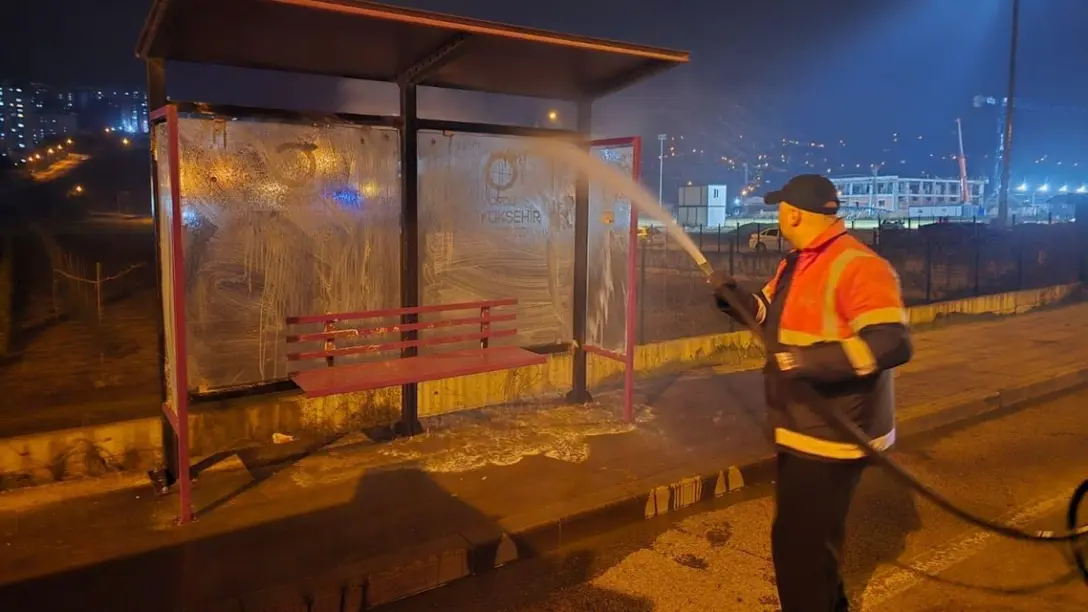 Ordu'da Toplu Taşıma Durakları Periyodik Temizlik ve Bakım Çalışmalarıyla Hijyen Sağlanıyor