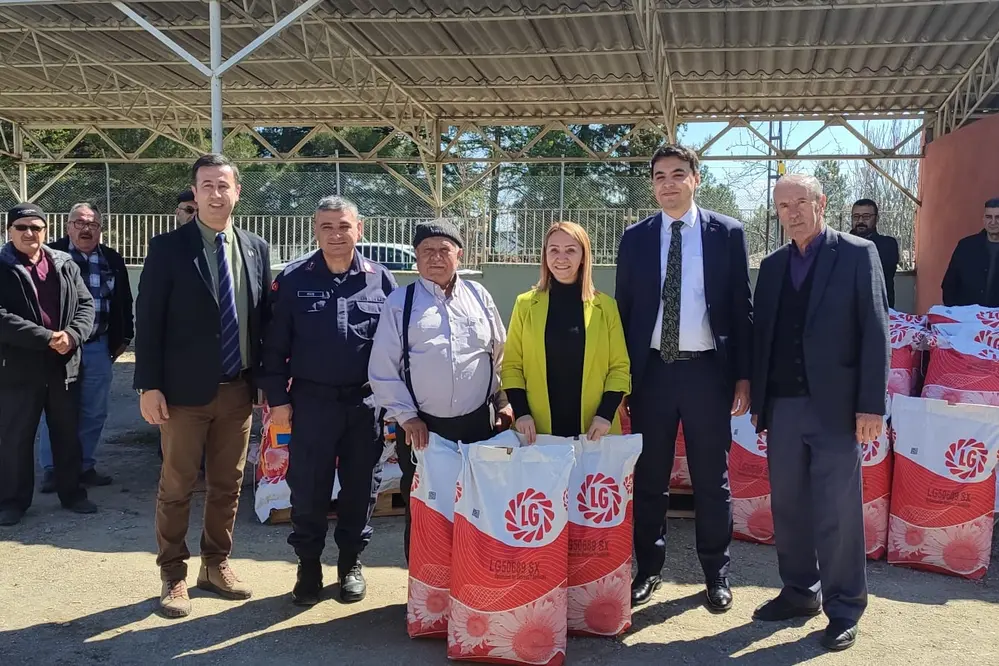Pazaryeri'nde Çiftçilere Ayçiçeği Tohumu Desteği Sağlandı