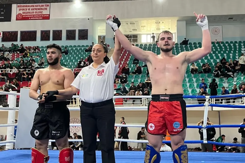 Sakarya Büyükşehir Sporcuları Kick Boks ve Yüzmede Ulusal Dereceler Kazandı