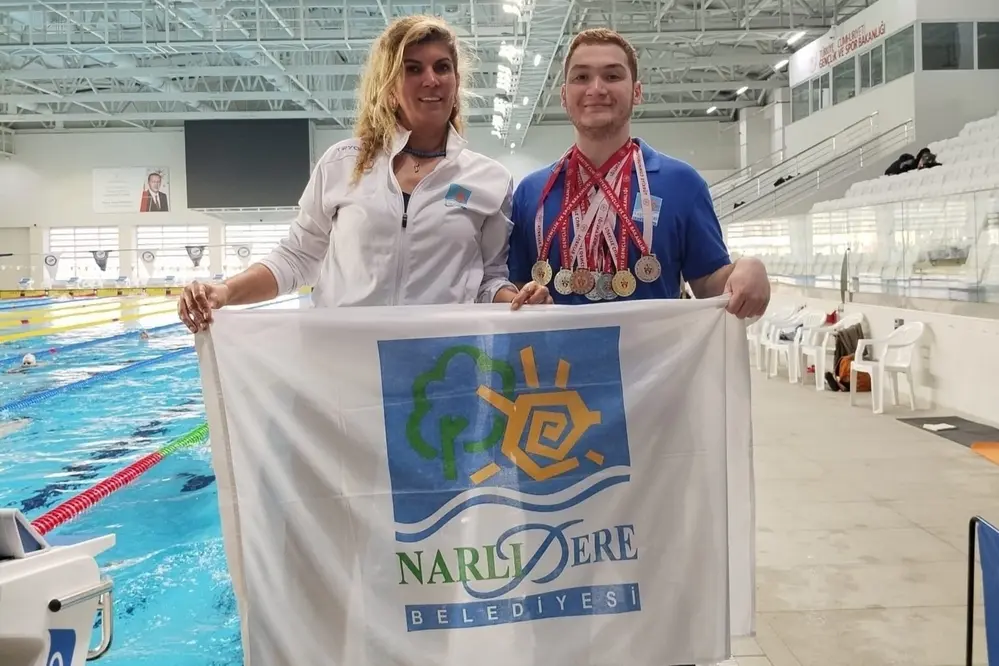 Sarp Börekçi İzmir Yüzme Şampiyonası'nda 8 Madalya Kazandı