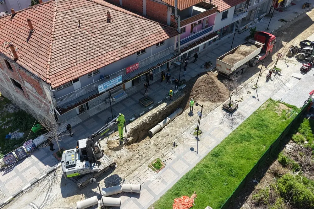 Selendi Yenicami'de 6 Milyon Liralık Kanalizasyon ve Yağmursuyu Hattı Yenileme Çalışmaları Başladı