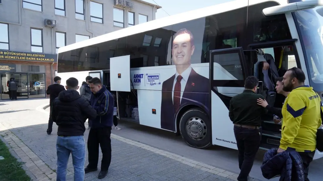 Sındırgılı Depremzede Gençlere Balıkesir Büyükşehir'den Maç Desteği