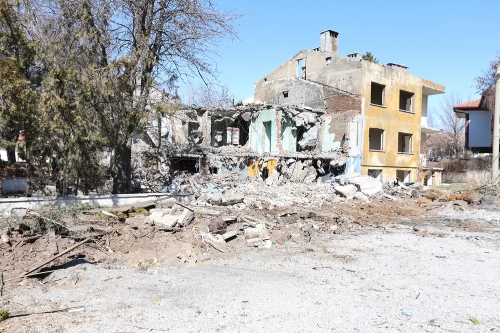 Sivas'ta İstasyon Caddesi'nde Yeni Açık Otopark Hizmete Giriyor