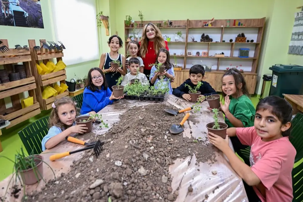 Toroslar Çocuk Kampüsü'nde Minikler Doğa Atölyesi ile Toprak ve Ata Tohumlarını Keşfediyor