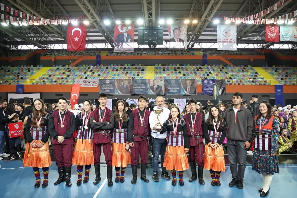 Trabzon Büyükşehir Spor Kulübü Halk Oyunları Yarışmasında İki Kategoride Birinci Oldu