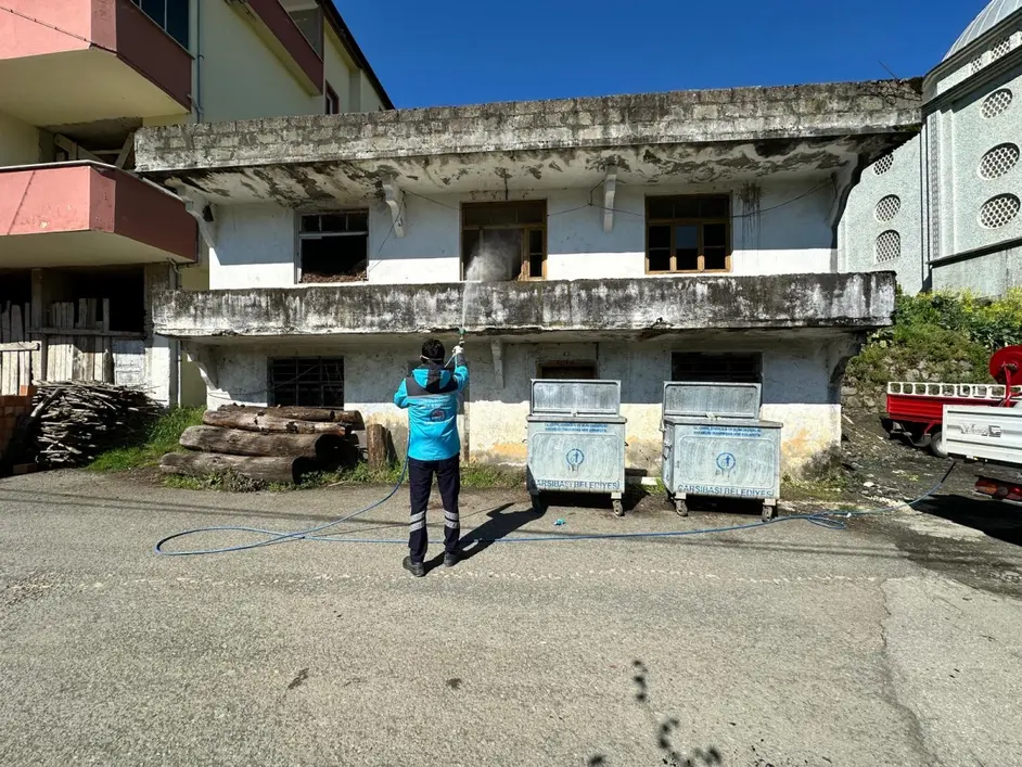 Trabzon’da Kahverengi Kokarca Zararlısıyla Mücadeleye Büyükşehir Belediyesi Destek Sağlıyor