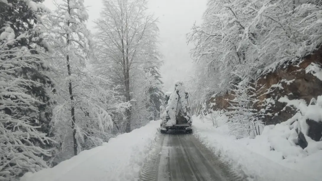 Trabzon Yüksek Kesimlerinde Kar Yağışı Nedeniyle 19 Mahalle Yolu Ulaşıma Kapandı