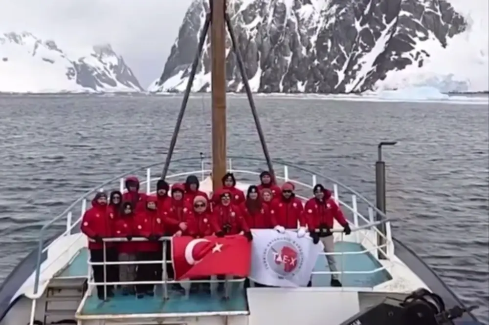 Türk Bilim İnsanları Antarktika'da 15 Araştırma Projesini Tamamladı