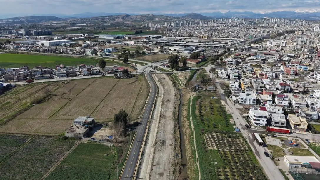 Ulubatlı Hasan Bulvarı 5,5 Kilometrelik Bölümü Sıcak Asfaltla Kaplandı