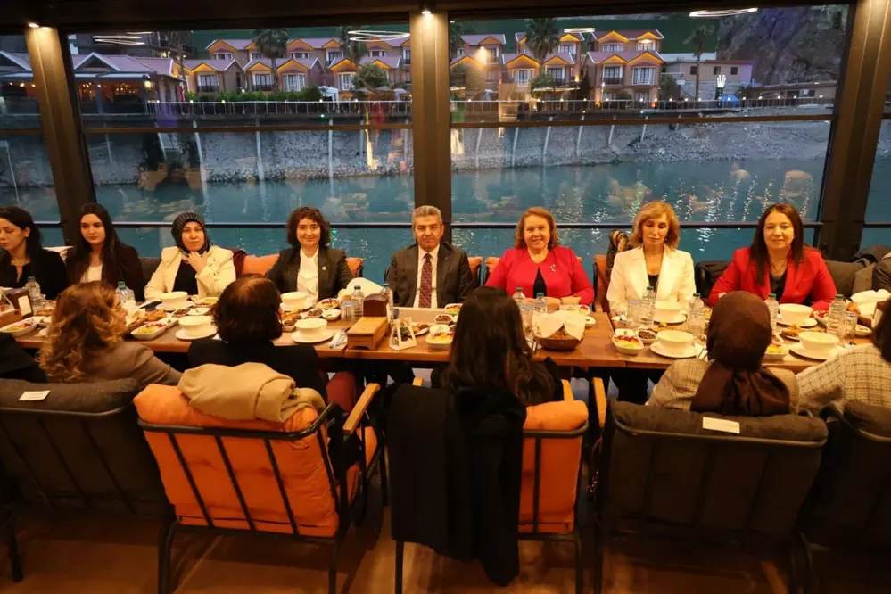 Vali Turan Ergün, Kadın Personelle İftar Buluşmasında Konuştu