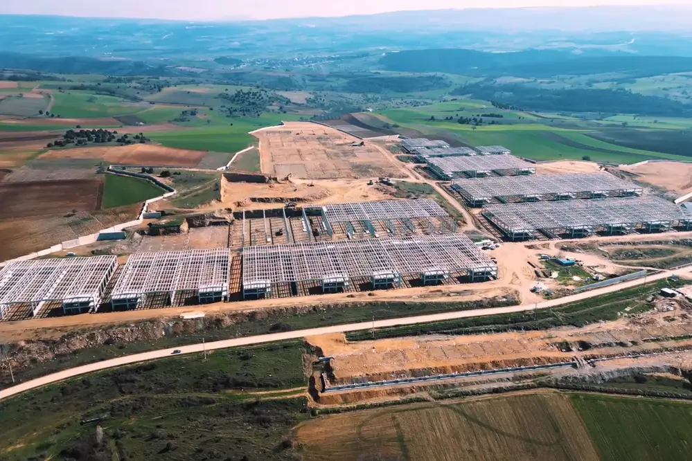 Yenişehir'de YESAN ve YGS Projeleri'nde Temeller Tamamlandı, Prefabrik Montajı Başladı